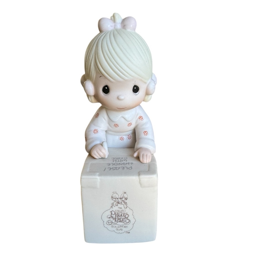 Precious Moments 1987 Collectors Club Member Figurine "Sharing is Caring" w Box